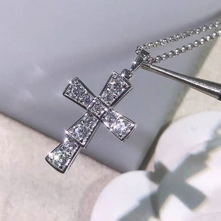 Women\'s Necklace With a Cross Pendant in Sterling Silver