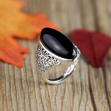 Vintage Oval Black Onyx Ring with Openwork Pattern