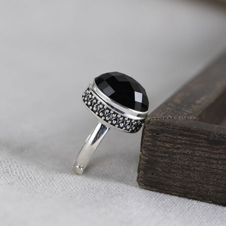 Vintage Womens Oval Faceted Black Onyx Ring in Sterling Silver